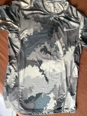Nike PRO Men’s Gray Camo Short-Sleeve Performance Shirt